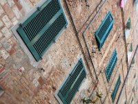 DSC 7865  Historycznie Siena była etruskim osiedlem i małym miasteczkiem w okresie antycznym. Około 5 wieku w Sienie znajdowała się siedziba biskupstwa. Dogodne położenie miasta przy szlakach handlowych i miejscowy przemysł włókienniczy stały się podstawą przyszłego bogactwa mieszczan oraz arystokracji longobardzkiej i frankońskiej.