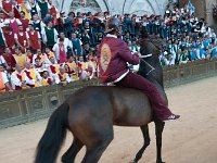 DSC 8432  Palio di Siena Wyścig rozgrywany jest dwa razy do roku 2 lipca i 16 sierpnia o godzinie 19 na głównym placu Sieny Piazza del Campo.