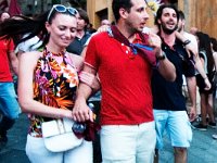 DSC 8523  Zwycięstwo w gonitwie Palio, to nie tylko źródło wielkiej dumy i prestiżu dla contrade, której mieszkańcy licznie uczestniczą w święcie, ale także szansa na niebagatelne wygrane z uwagi na przyjmowane w tych dniach zakłady, nierzadko o bardzo wysokie stawki.