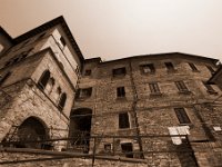 DSC 8592  Volterra jest ośrodkiem wydobycia soli kamiennej i alabastru. Miasto znane jest jako ośrodek turystyczny o wielu zabytkach i wielowiekowej historii sięgającej czasów etruskich i rzymskich.