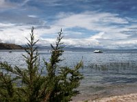 DSC2176-1  Titicaca 3812 m.n.p.m. Woda jest zimna i tylko śmiałkowie decydują się na kąpiel.