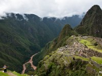 DSC2993  Machu Picchu położone jest na wysokości 2090-2400 m n.p.m., na przełęczy pomiędzy Huayna Picchu i Machu Picchu w Andach Peruwiańskich.