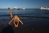 Zabawa na czarnej plaży